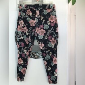 Torrid 2X Pull on Black Skull and Flowers Soft Pants